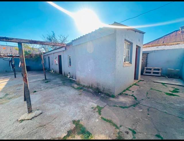 13 BEDROOM HOUSE FOR SALE IN BOKSBURG NORTH